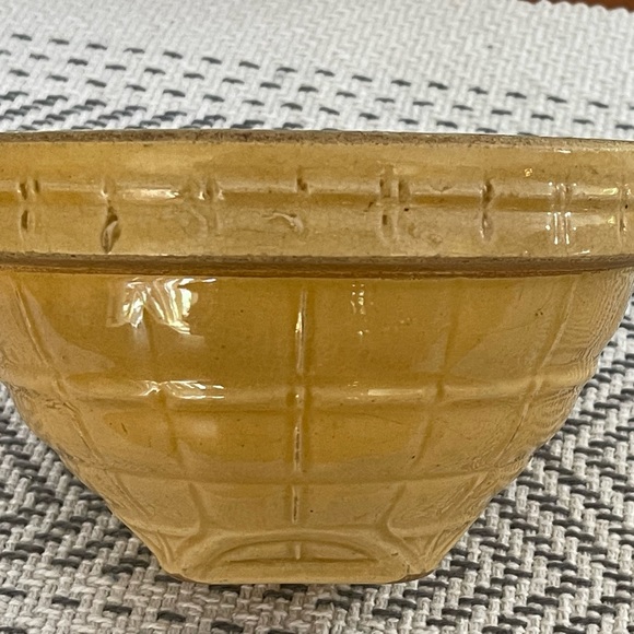 McCoy yellow ware bowl in good condition, beautiful piece ! - Picture 4 of 9